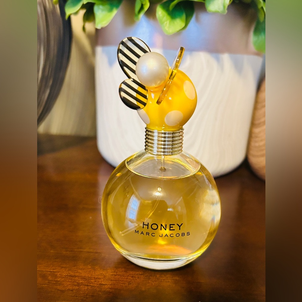 Marc Jacobs “Honey” perfume